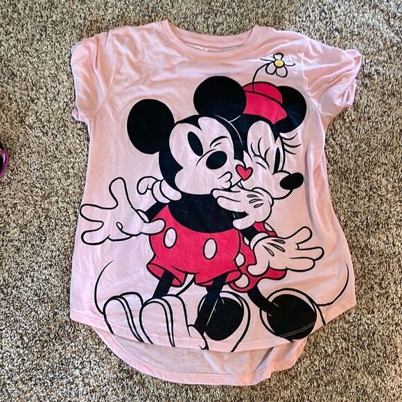 Disney tee  - Picture 1 of 2